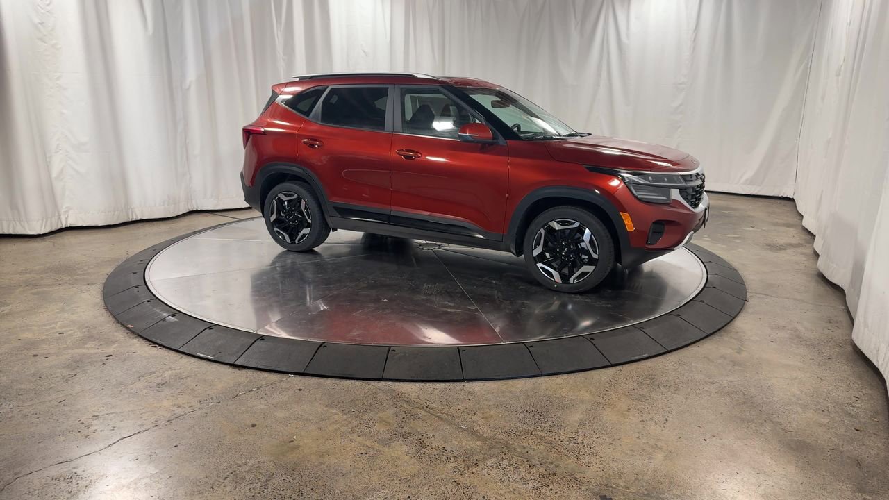 Certified 2025 Kia Seltos SX w/ SX Sunroof Package image 10