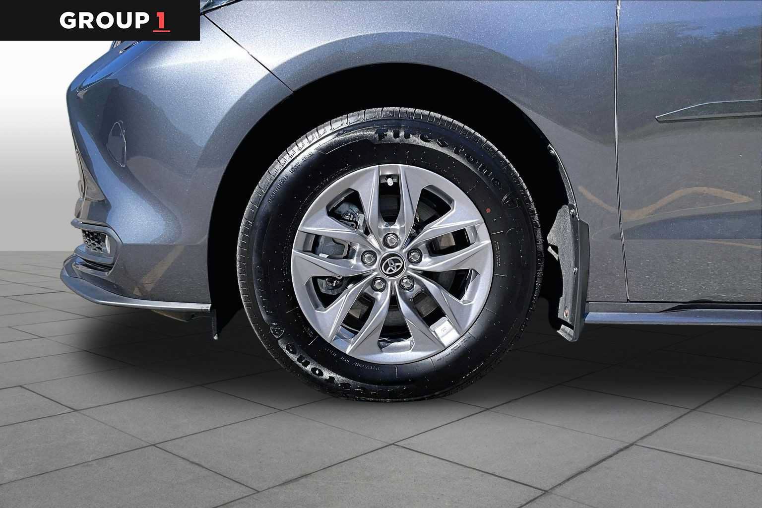 Used 2025 Toyota Sienna XLE AWD/4WD image 11