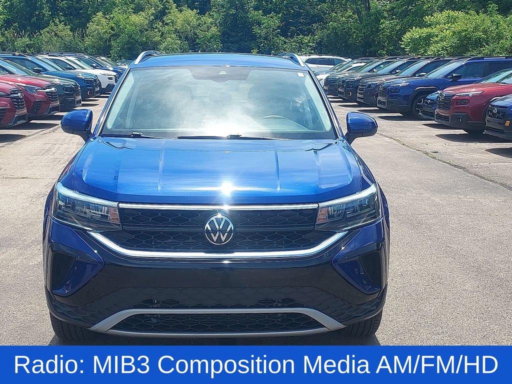 Used 2023 Volkswagen Taos SE AWD/4WD image 2