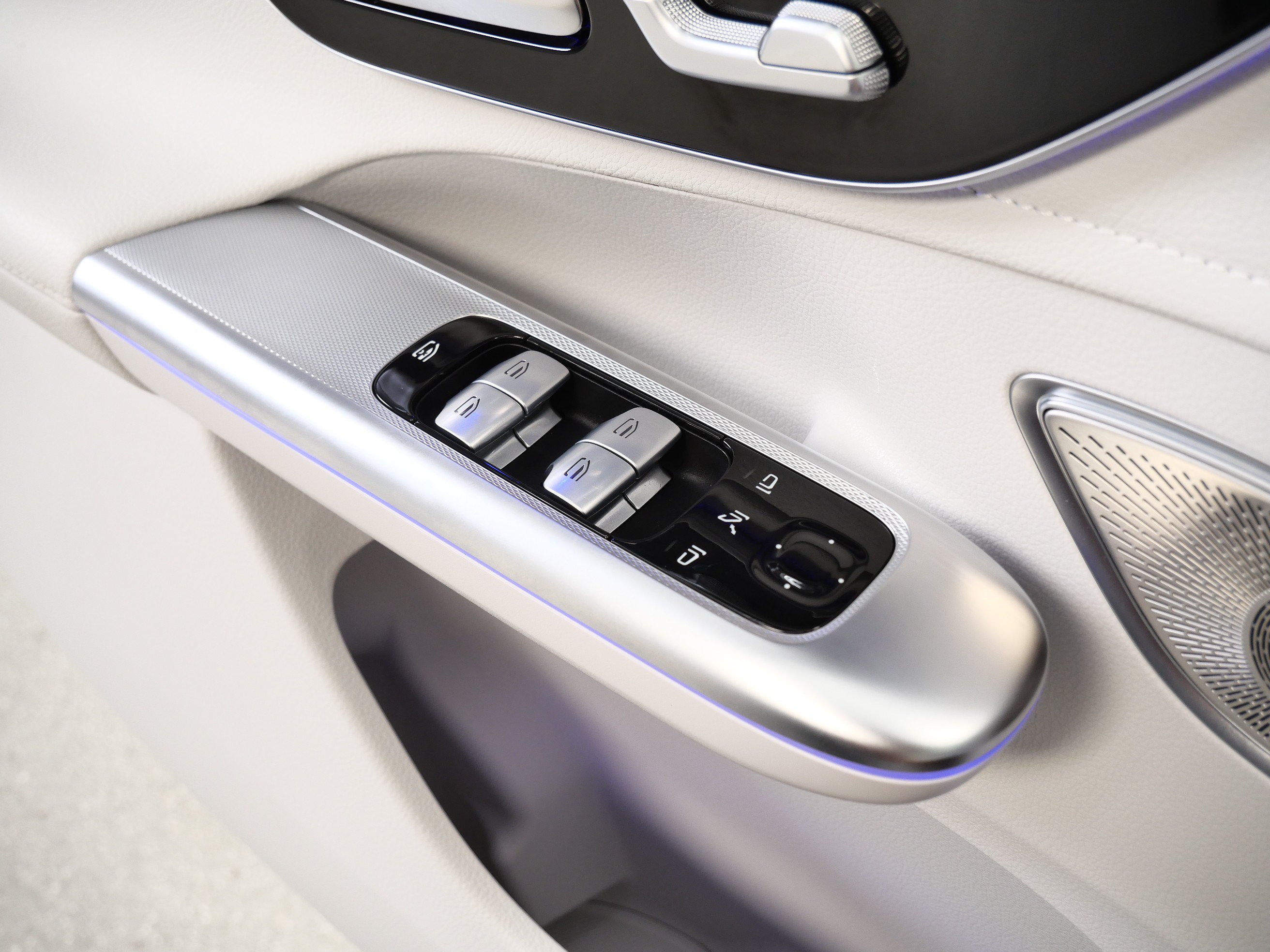 Certified 2023 Mercedes-Benz EQE 350+ 4MATIC SUV w/ Exclusive Trim Package image 35