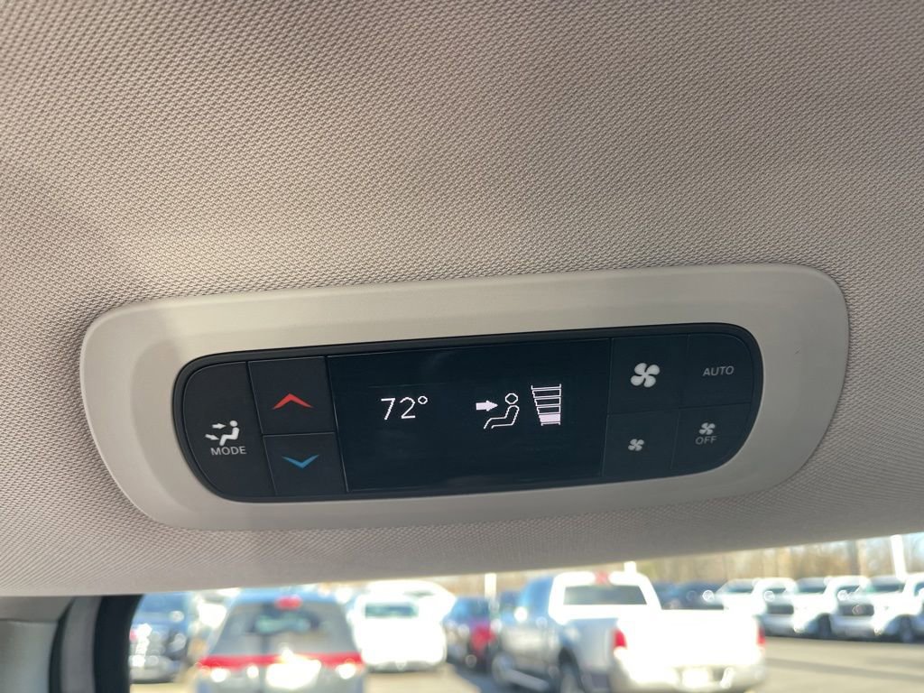 Used 2023 Chrysler Pacifica Touring-L image 16