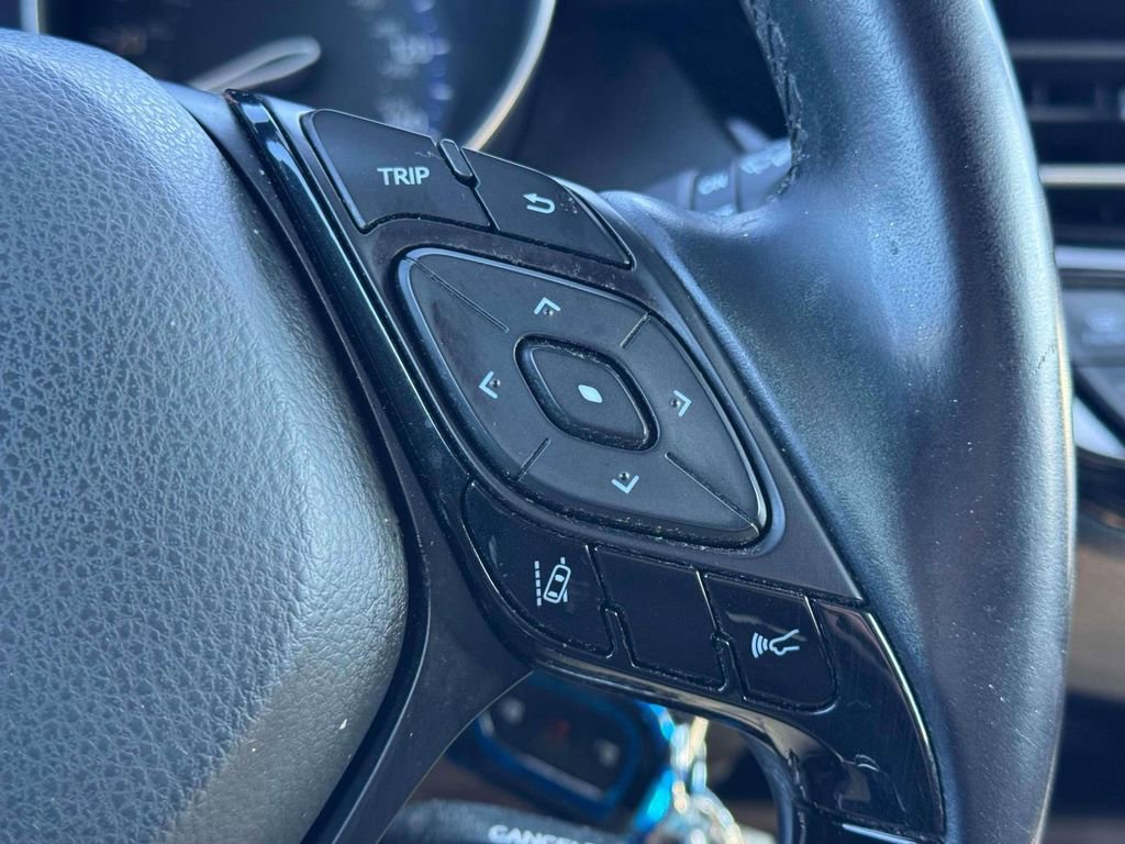 Used 2018 Toyota C-HR XLE image 21