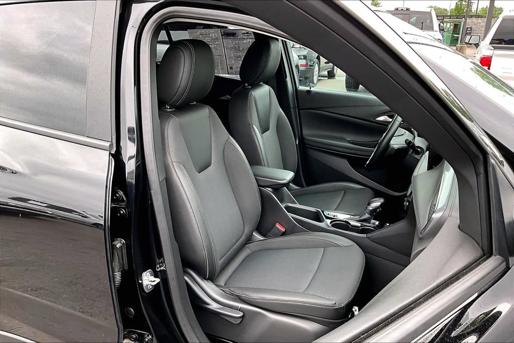Used 2025 Buick Encore GX Preferred AWD/4WD image 30