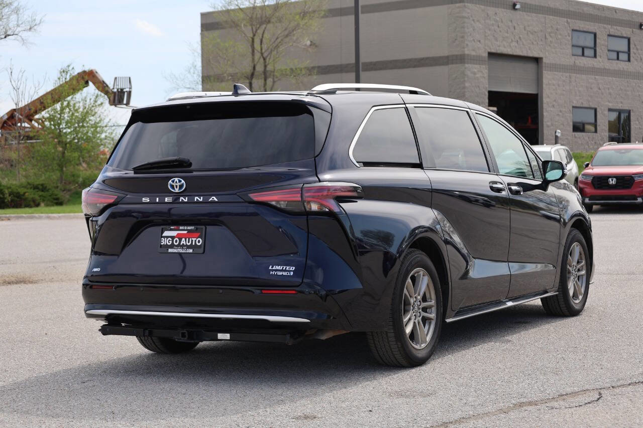 Used 2023 Toyota Sienna Limited AWD/4WD image 9