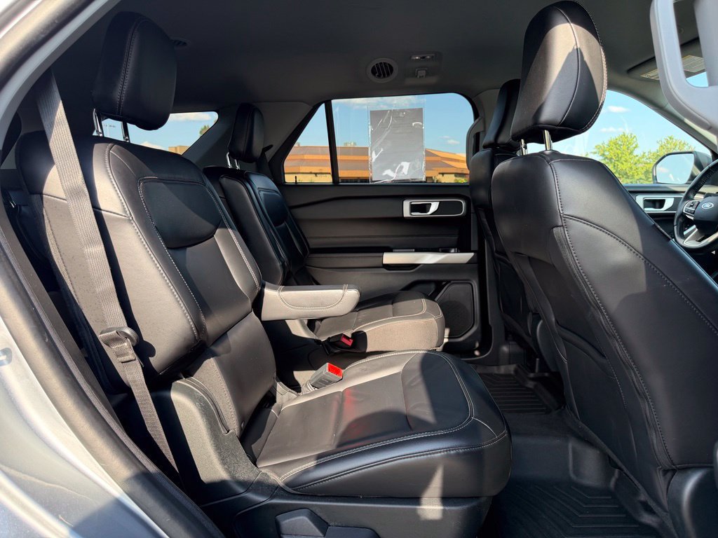 Used 2021 Ford Explorer XLT w/ Equipment Group 202A AWD/4WD image 10
