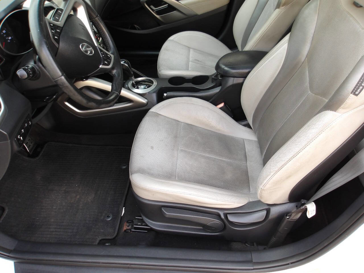 Used 2013 Hyundai Veloster w/ Tech Pkg FWD image 7