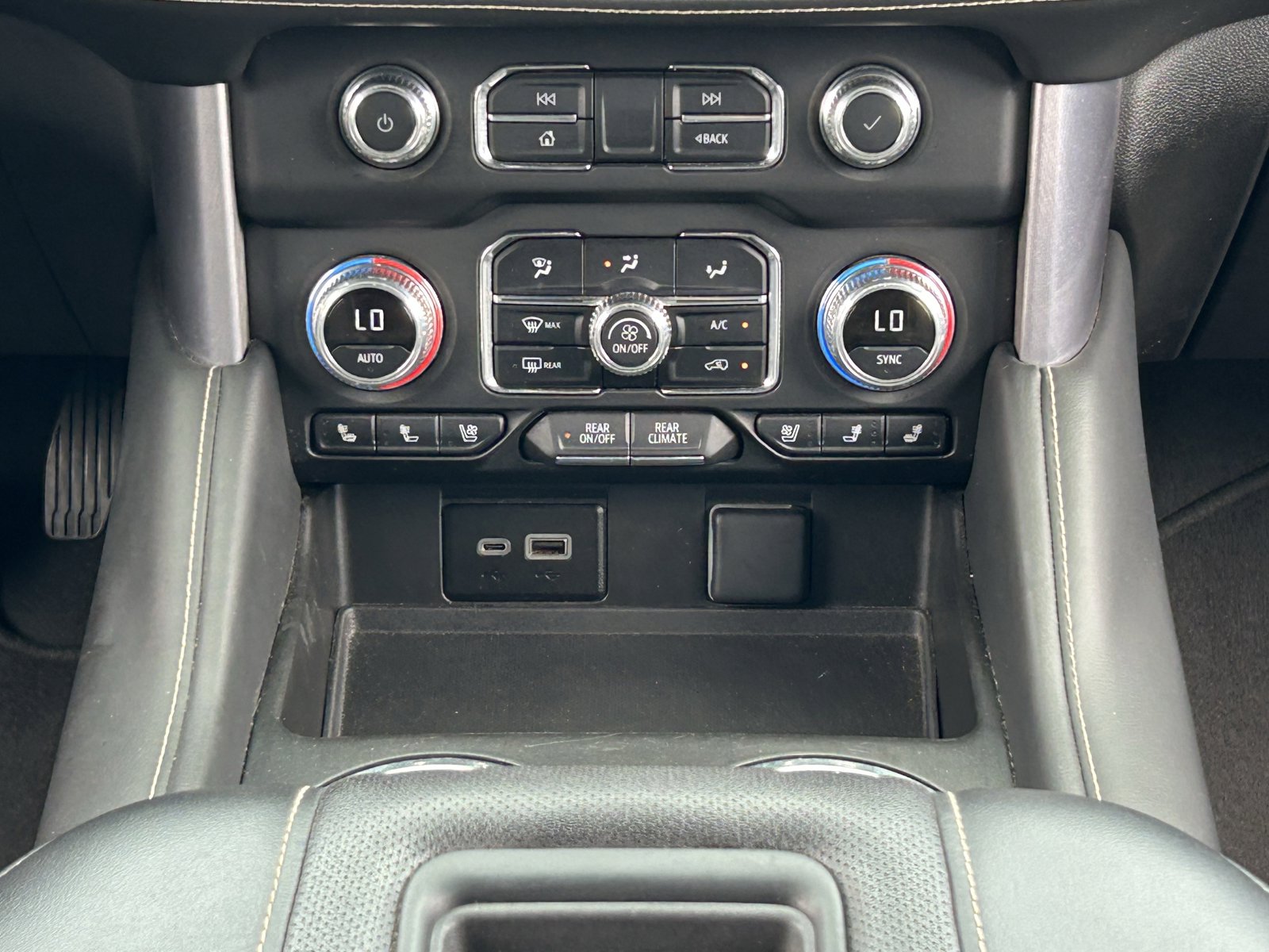 Used 2021 GMC Yukon XL SLT w/ SLT Luxury Package image 22