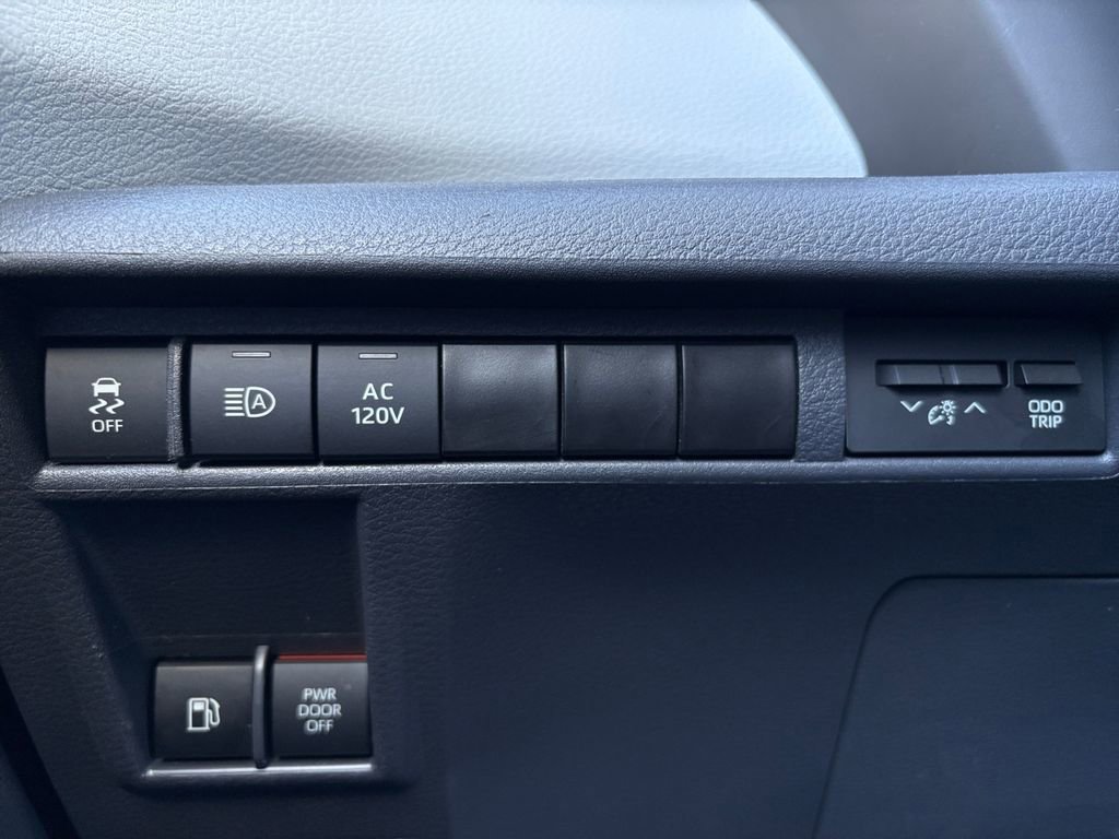 Used 2023 Toyota Sienna XSE image 26