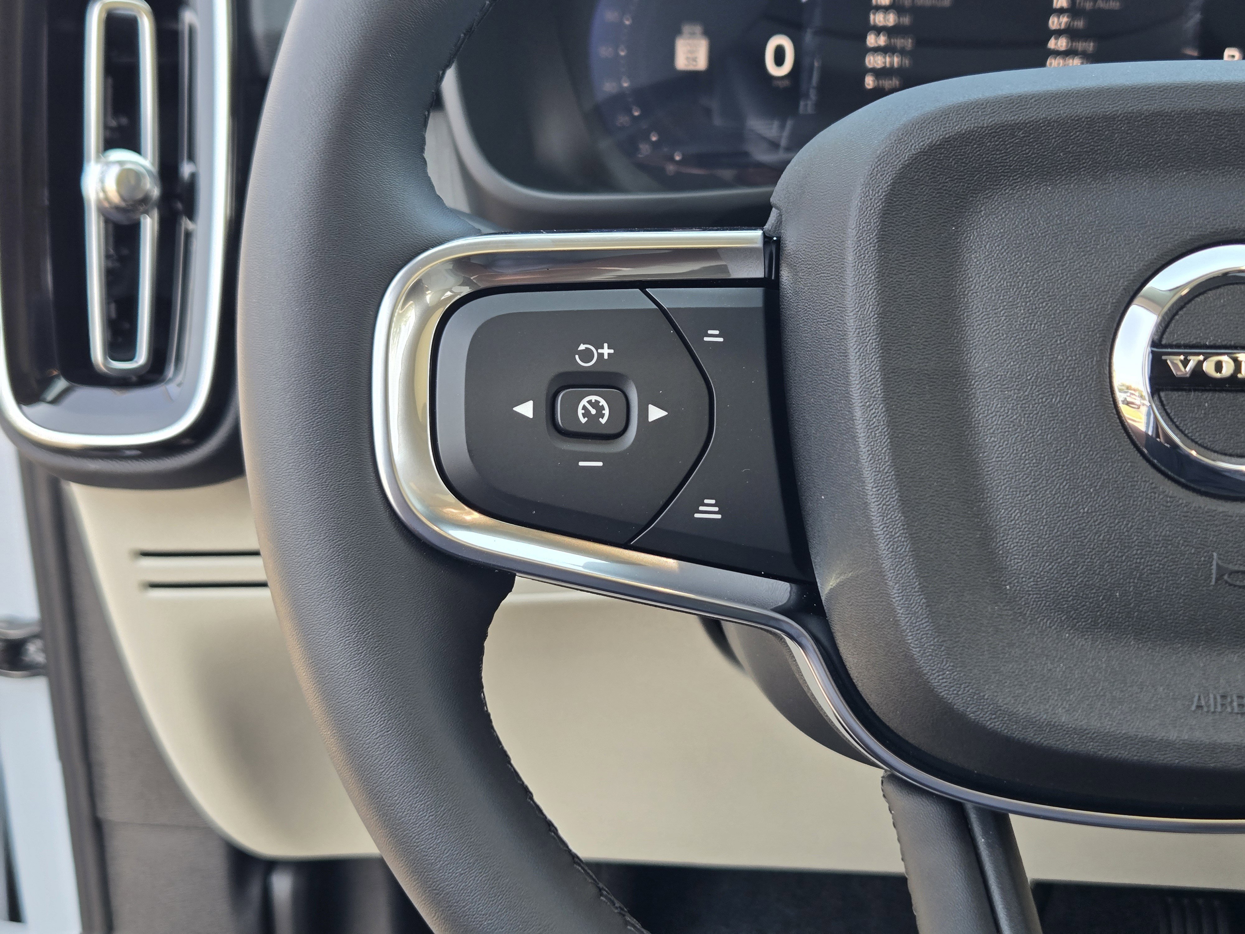 New 2026 Volvo XC40 B5 Plus w/ Protection Package Premier image 30