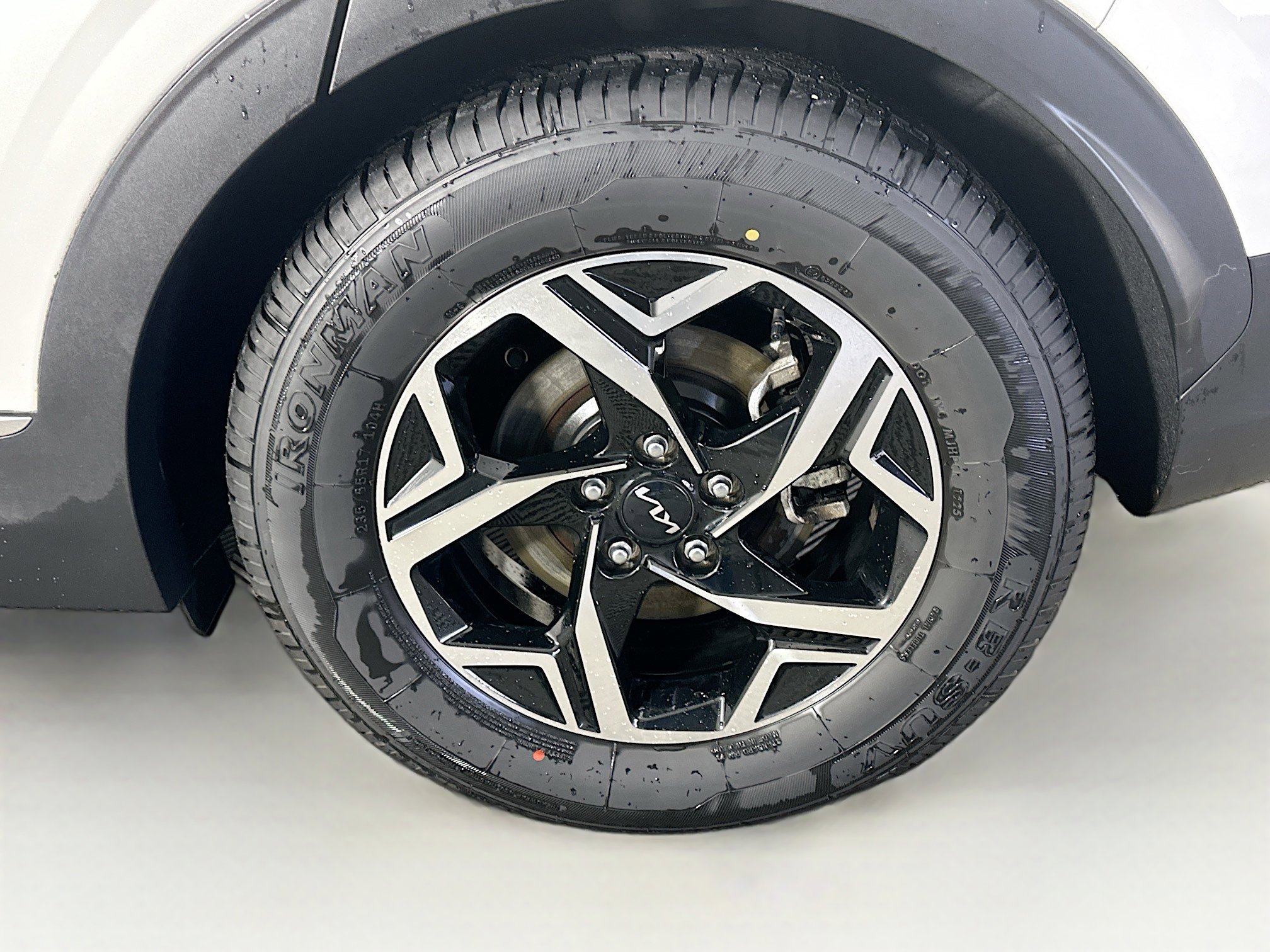 Used 2024 Kia Sportage LX image 11