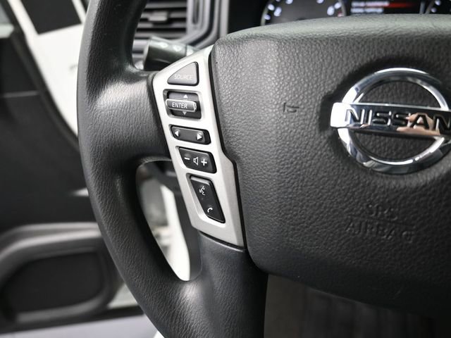 Used 2022 Nissan Titan SV image 6