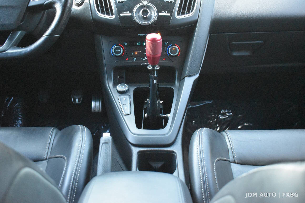 Used 2015 Ford Focus ST w/ Equipment Group 402A FWD image 26