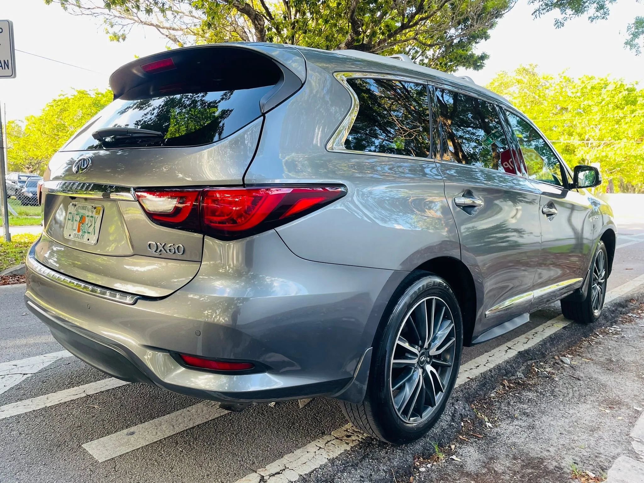 Used 2020 INFINITI QX60 Luxe w/ Sensory Package AWD/4WD image 5