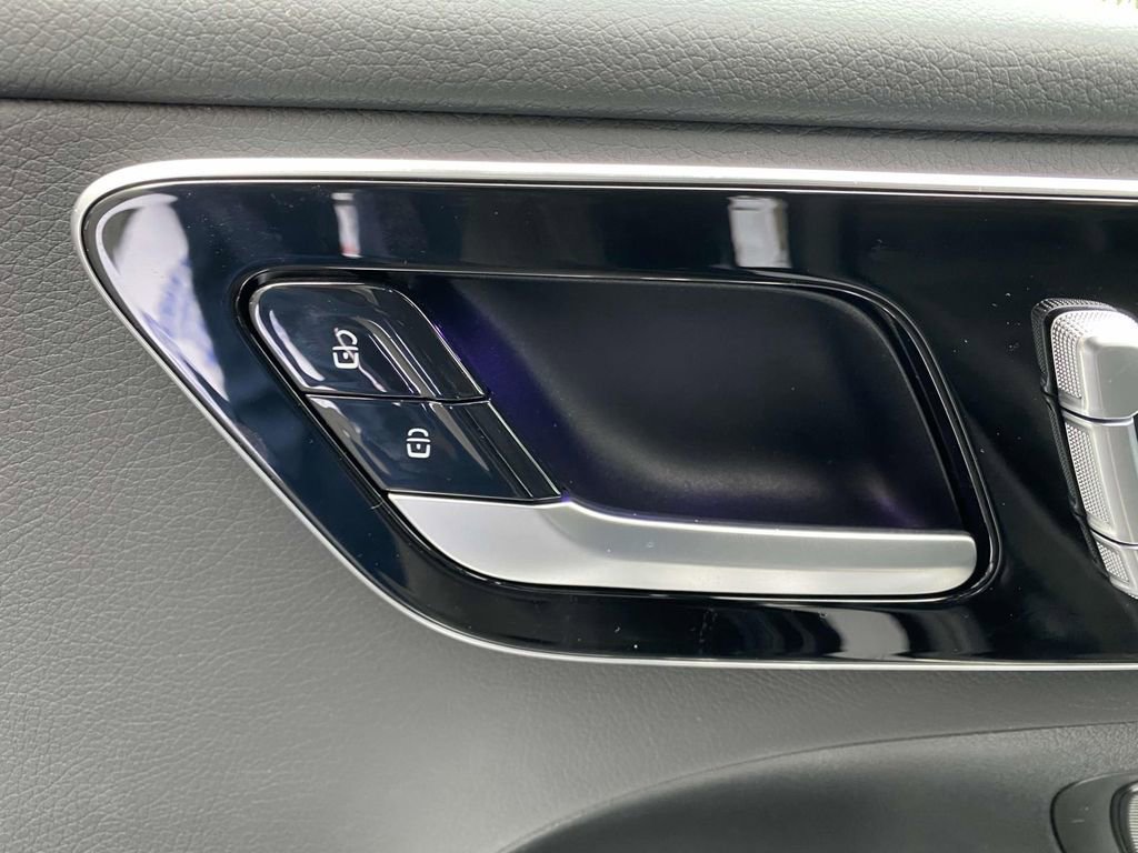 Certified 2025 Mercedes-Benz C 300 Sedan image 18