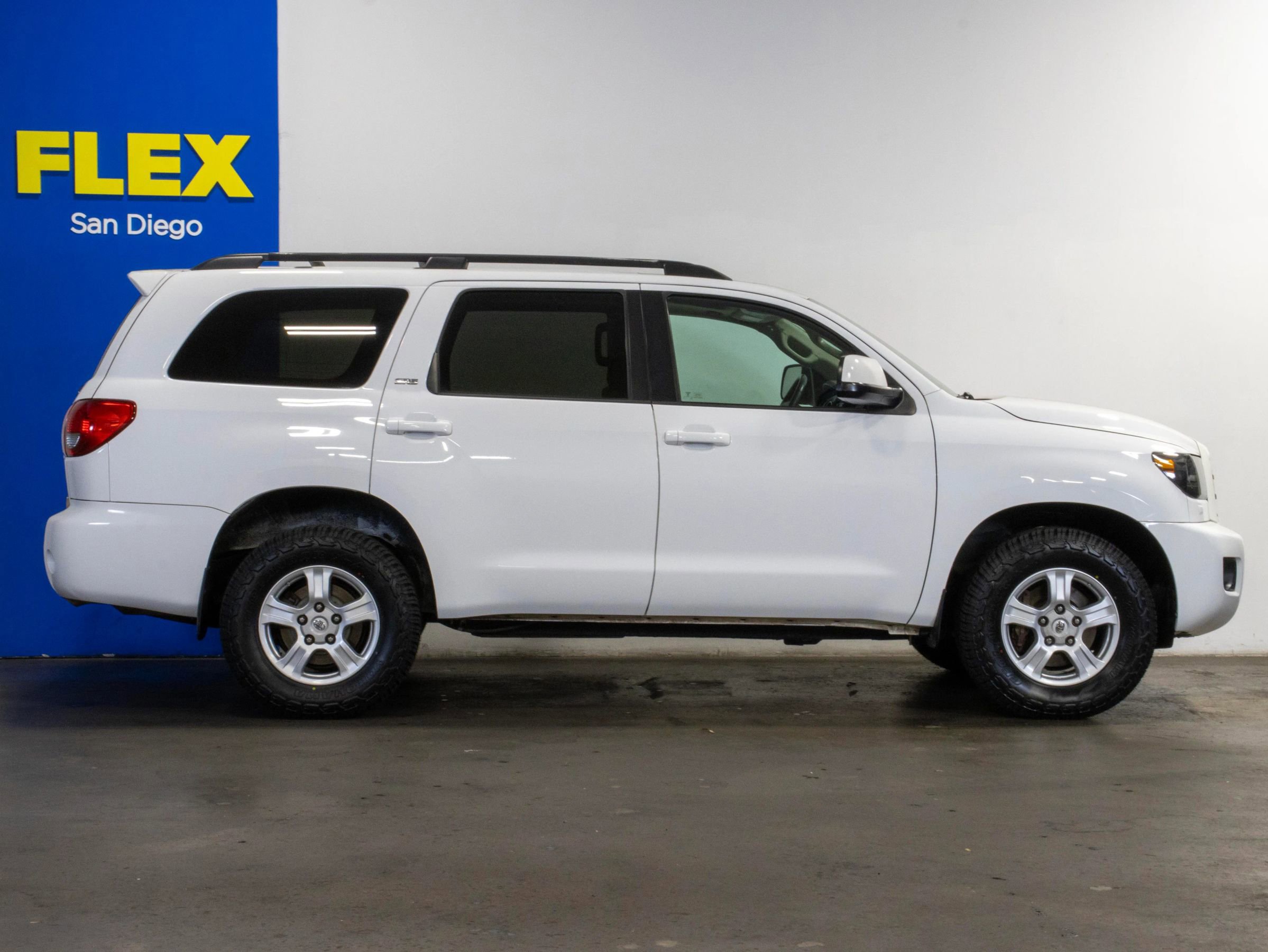 Used 2014 Toyota Sequoia SR5 RWD image 7