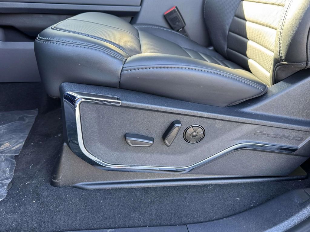 New 2026 Ford F350 Platinum w/ FX4 Off-Road Package image 18