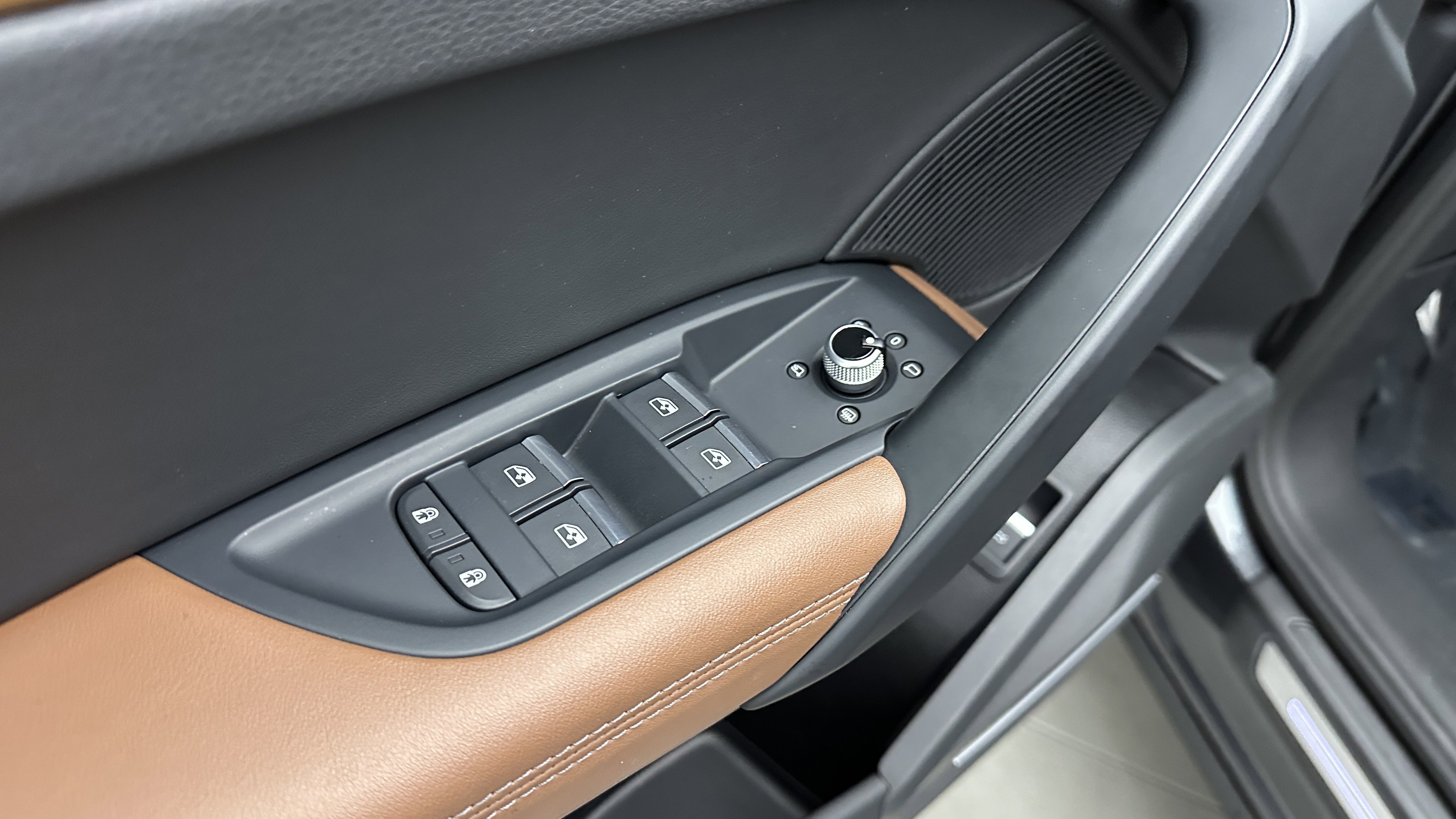 Used 2022 Audi Q5 e Premium Plus w/ Premium Plus Package image 13