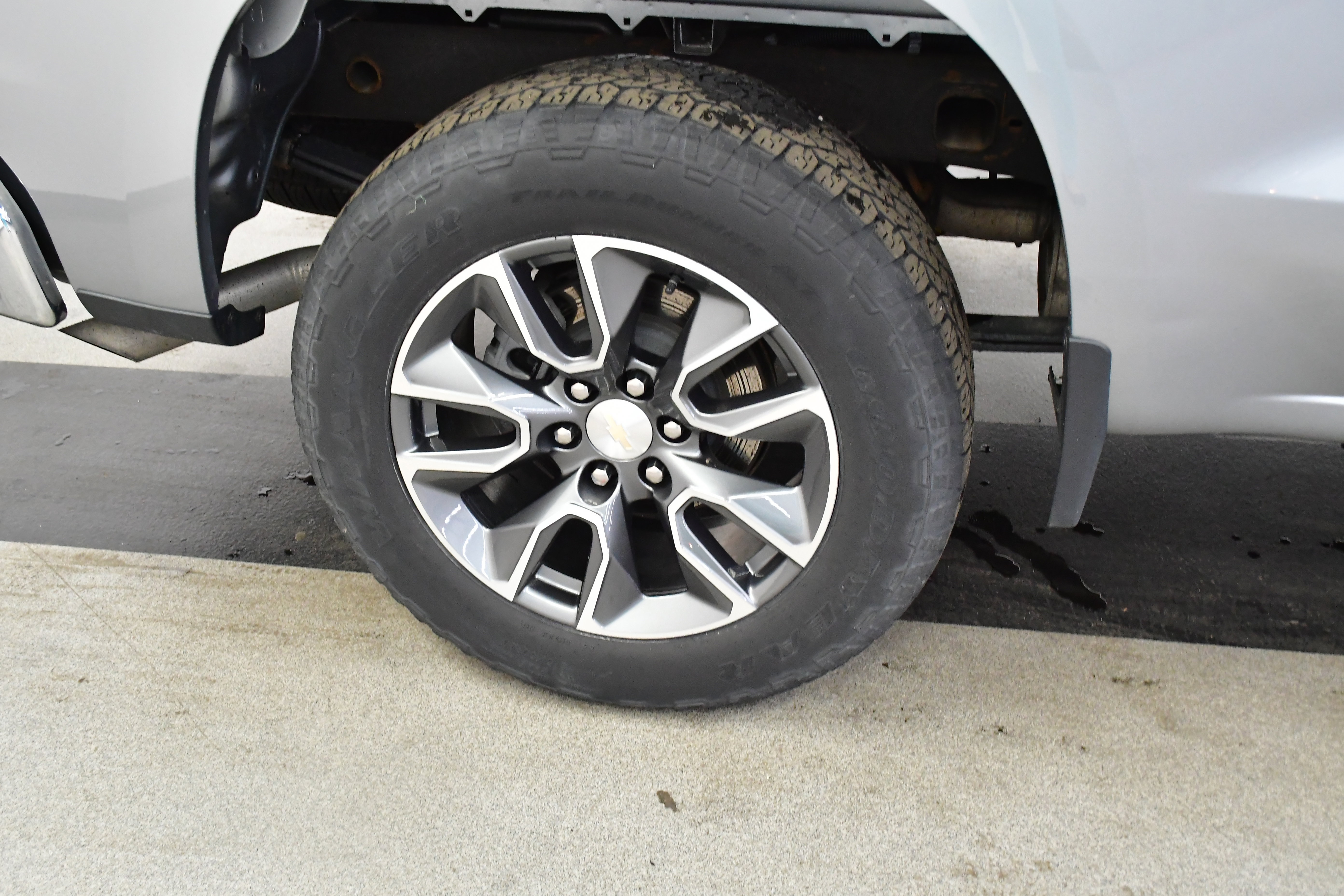 Used 2024 Chevrolet Silverado 1500 LT AWD/4WD image 36