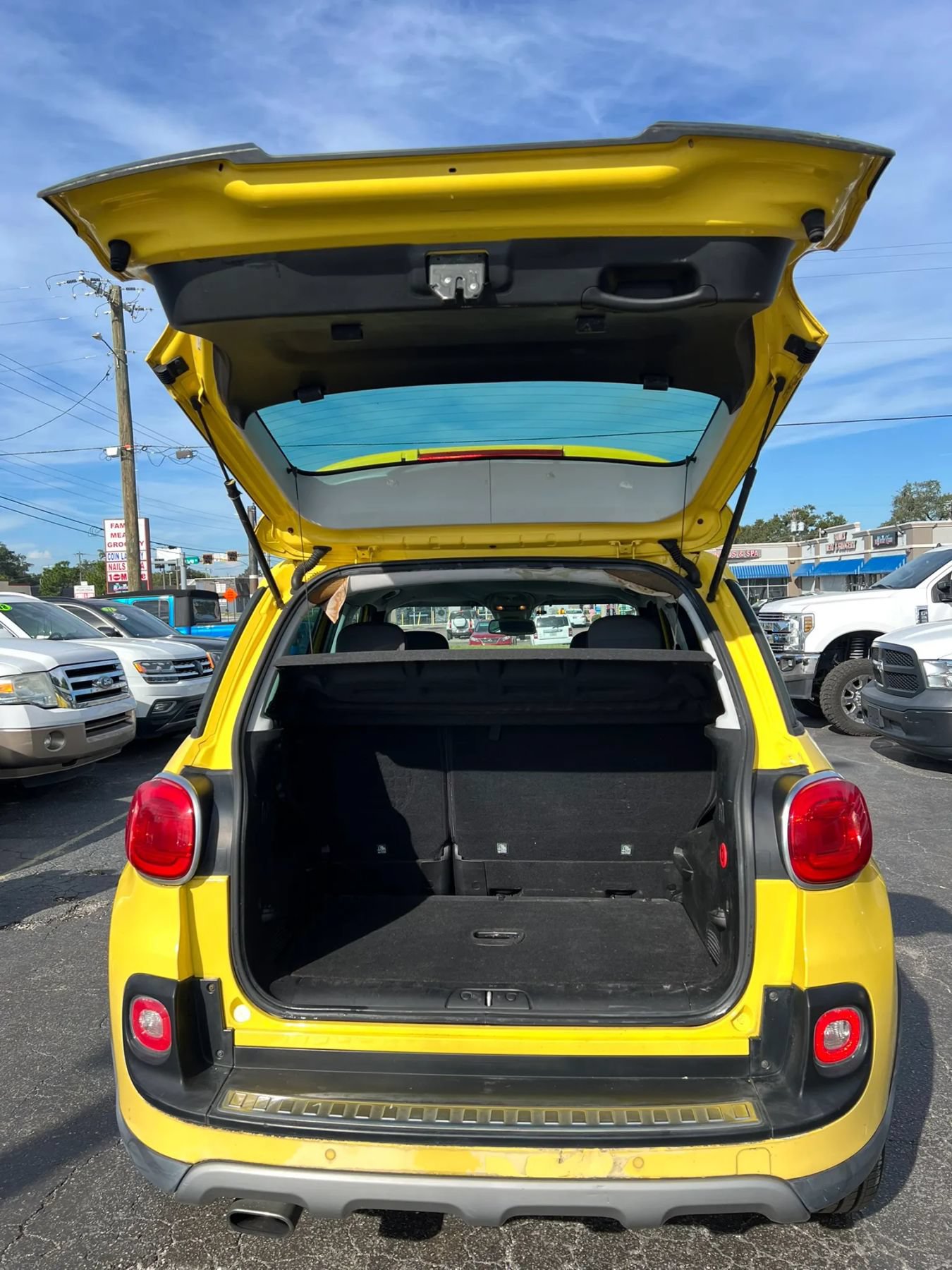 Used 2014 FIAT 500L Trekking w/ Popular Equipment Group FWD image 18