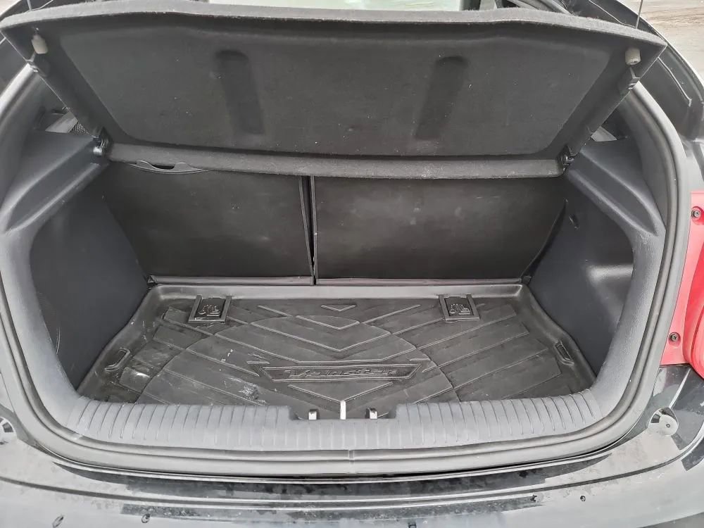 Used 2013 Hyundai Veloster w/ Style Pkg image 24