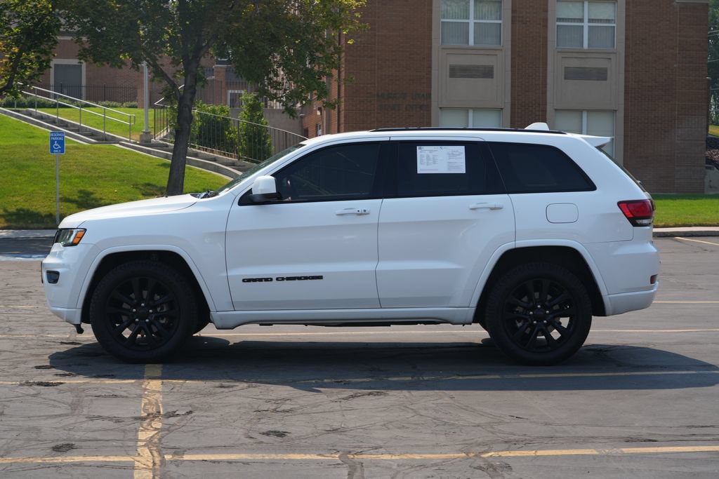 Used 2019 Jeep Grand Cherokee Altitude AWD/4WD image 2