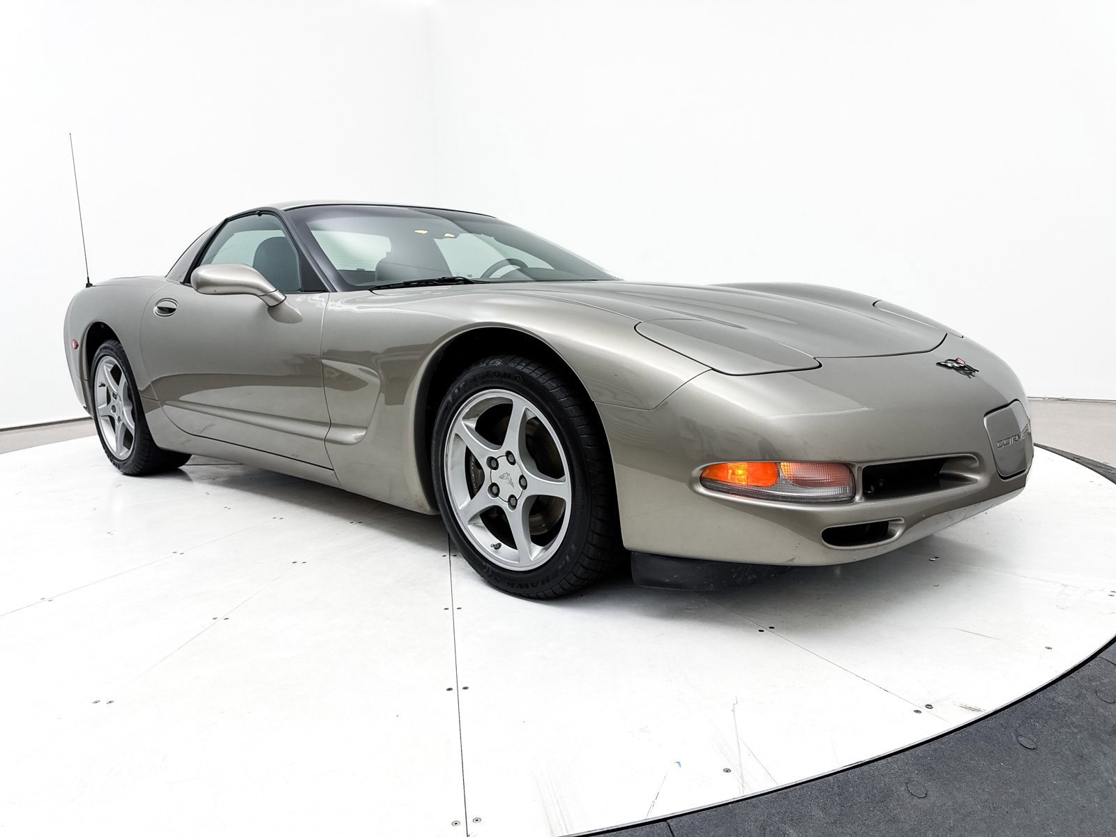 Used 2000 Chevrolet Corvette Coupe w/ Lighting Pkg image 11