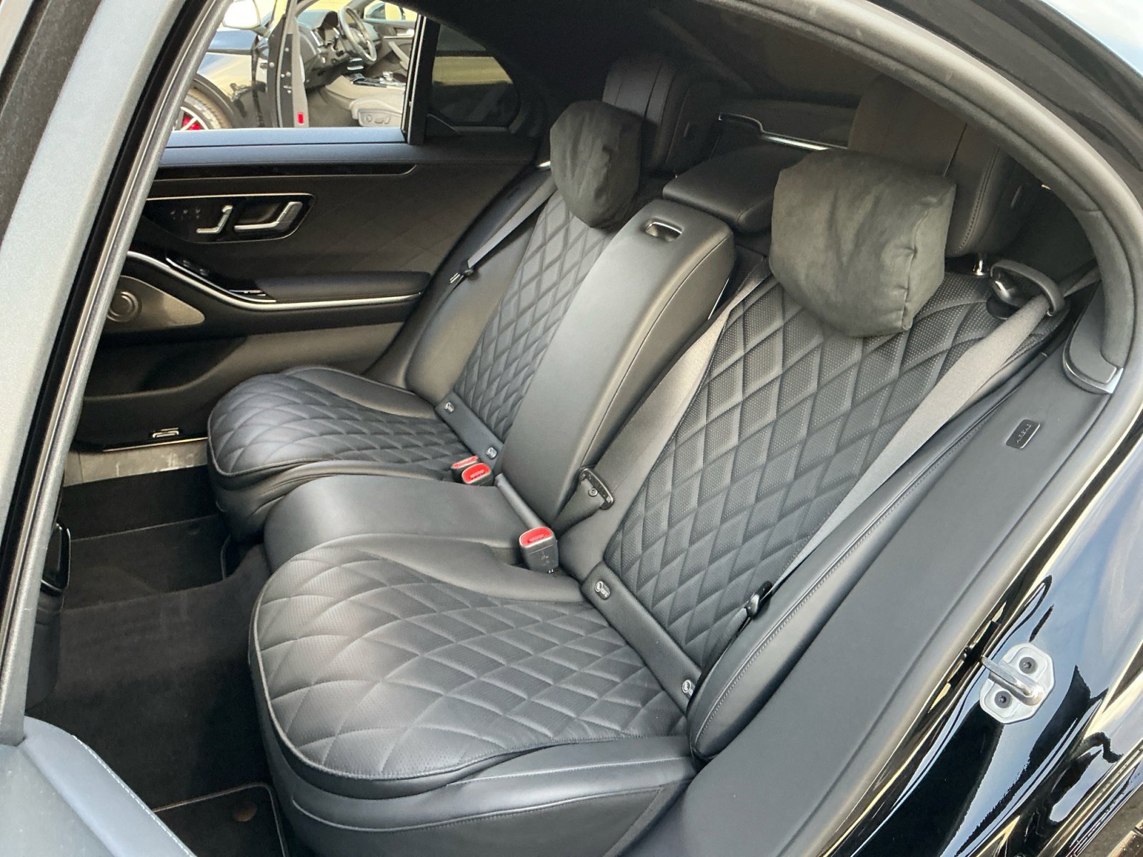 Used 2024 Mercedes-Benz S 580e 4MATIC Sedan image 19