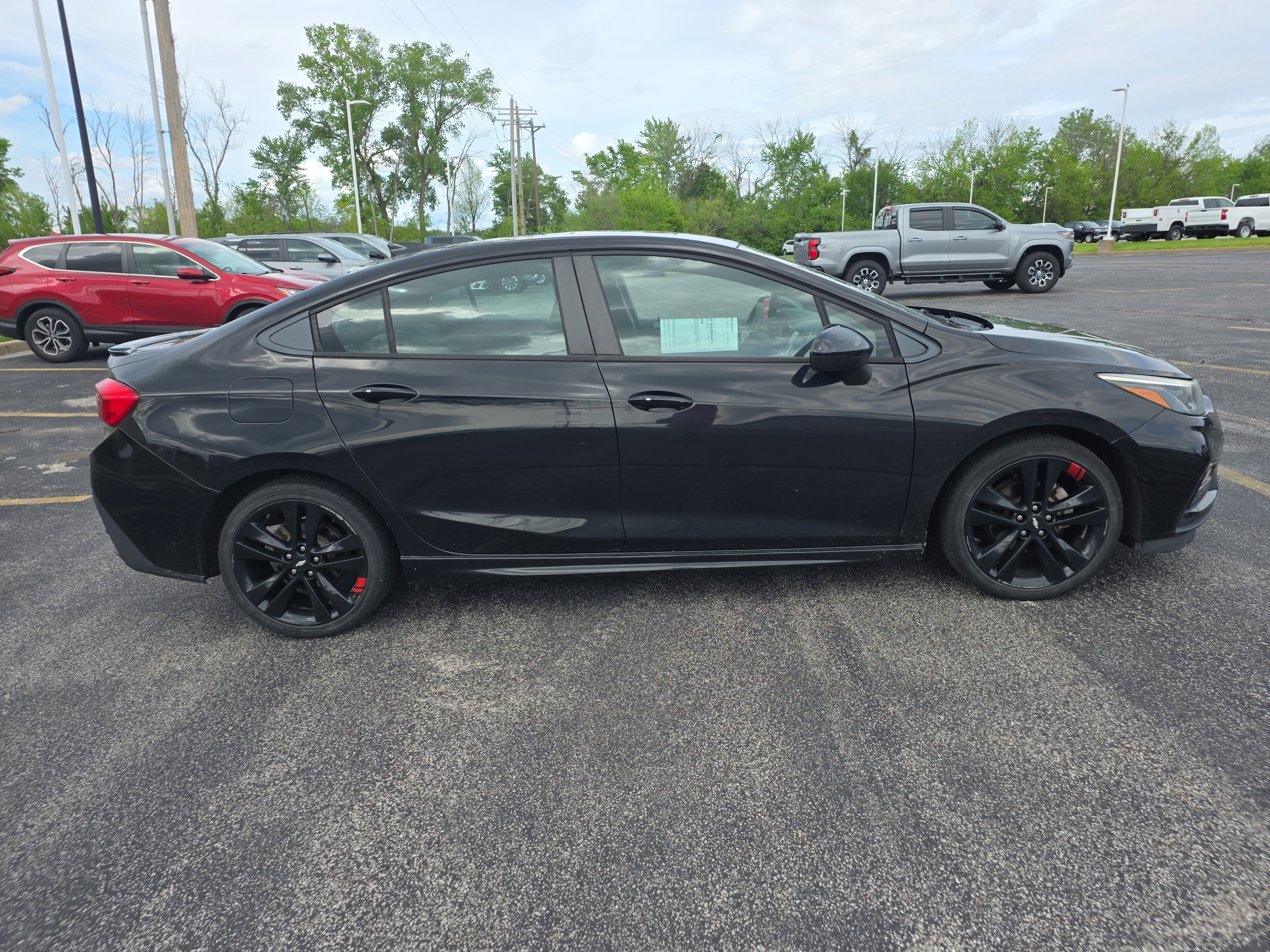 Used 2018 Chevrolet Cruze LT w/ Sun And Sound Package FWD image 2