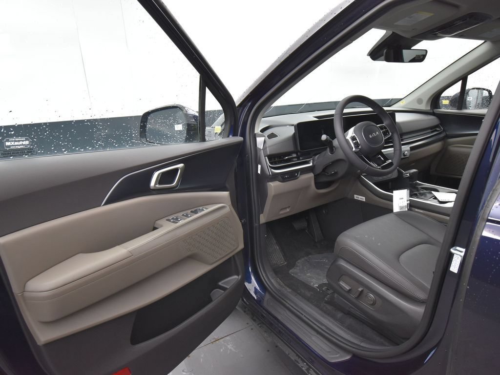 New 2026 Kia Carnival FWD image 8