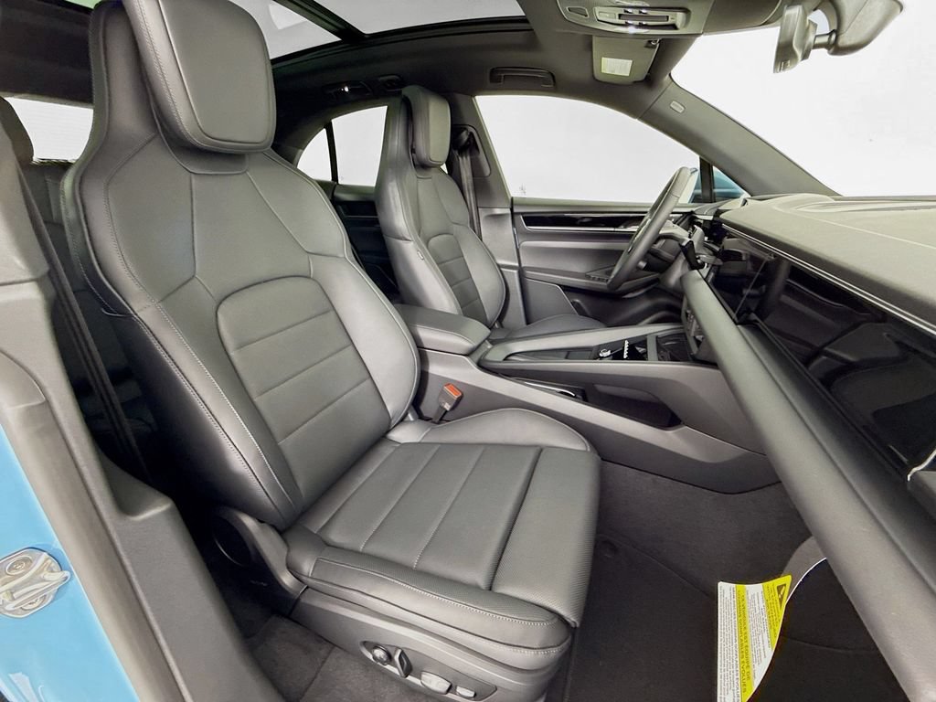 New 2026 Porsche Macan Electric RWD image 31