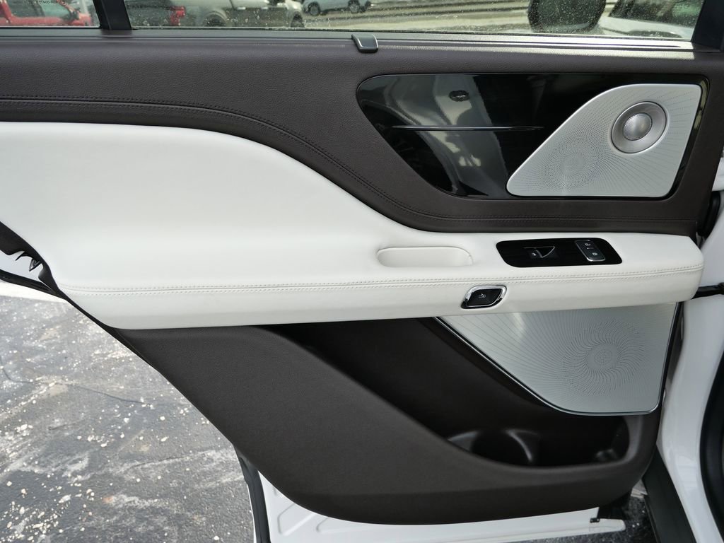 Used 2023 Lincoln Aviator Black Label w/ Dynamic Handling Package image 39