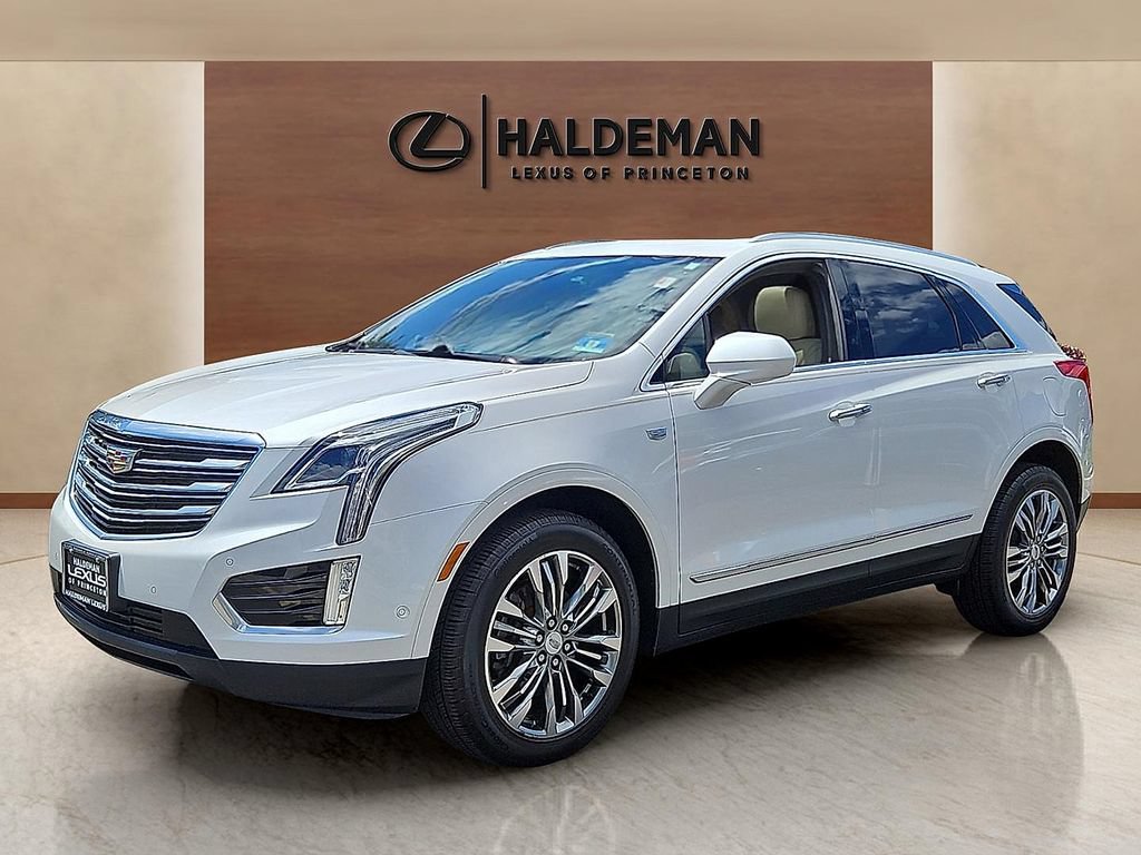 Used 2018 Cadillac XT5 Premium Luxury w/ Driver Assist Package AWD/4WD image 3