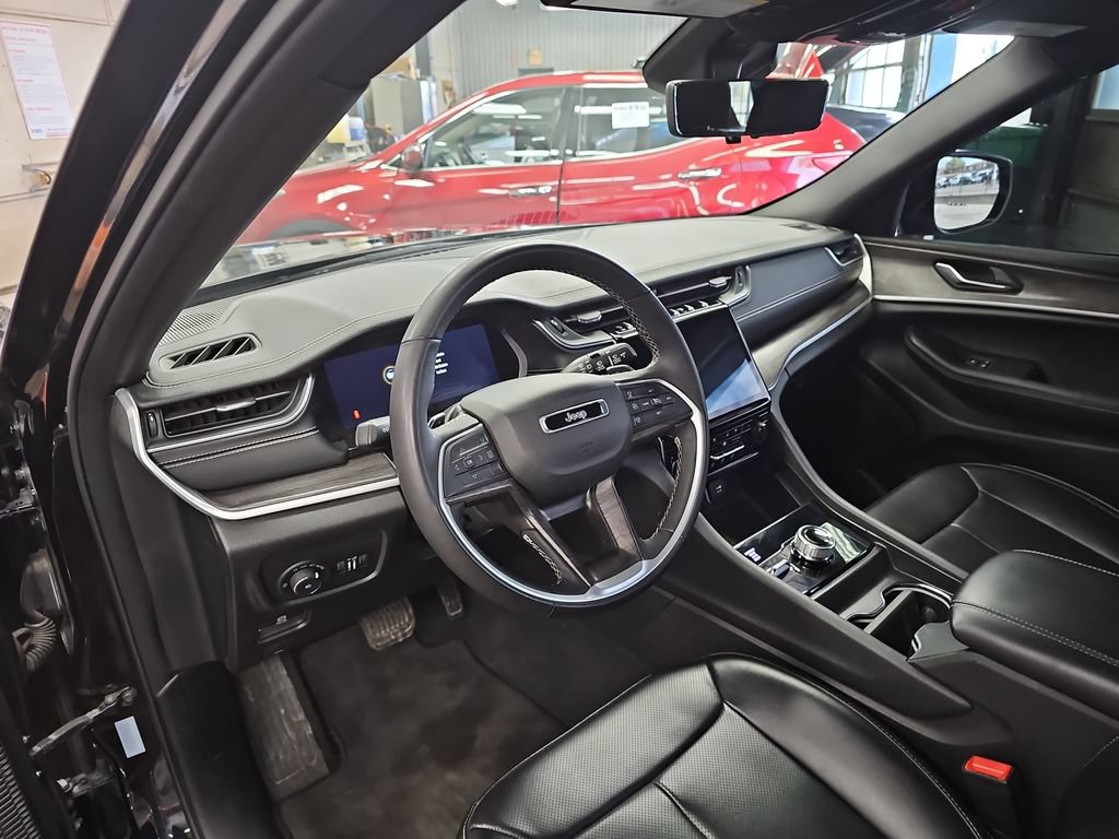 Used 2024 Jeep Grand Cherokee L Limited w/ Luxury Tech Group II AWD/4WD image 16