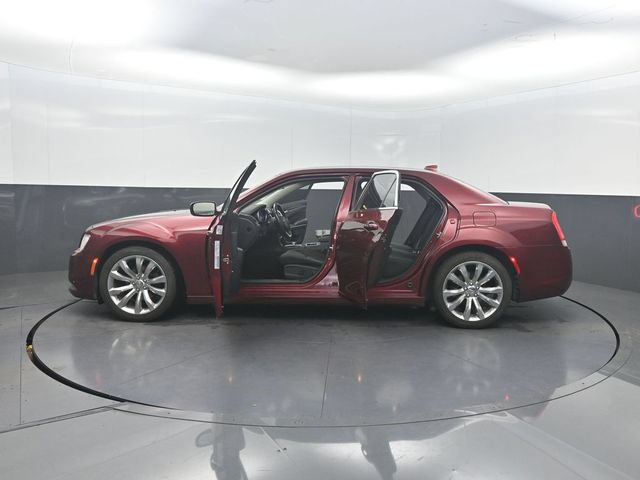 Used 2019 Chrysler 300 Touring w/ Chrome Appearance Package RWD image 37