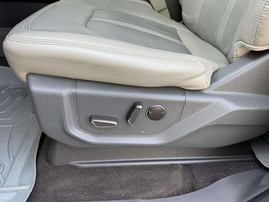 Used 2018 Ford Expedition Limited w/ Equipment Group 302A AWD/4WD image 20