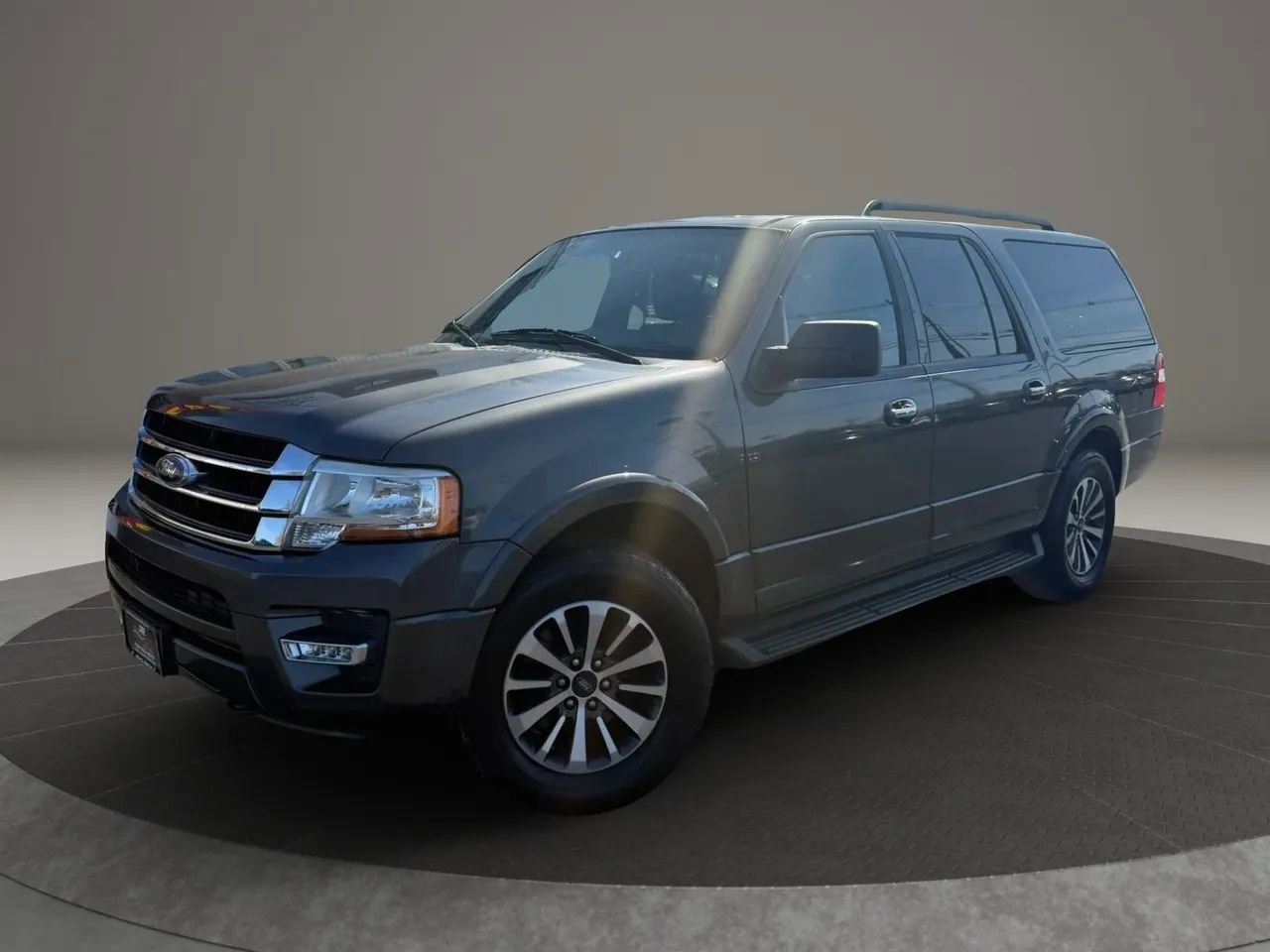 Used 2017 Ford Expedition EL XLT w/ Equipment Group 202A AWD/4WD image 2
