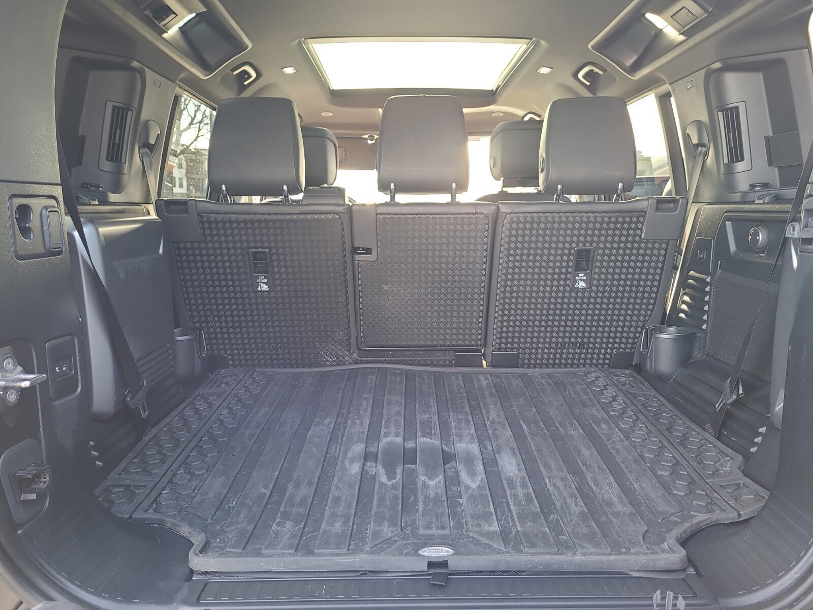 Used 2023 Land Rover Defender 110 X-Dynamic SE image 30