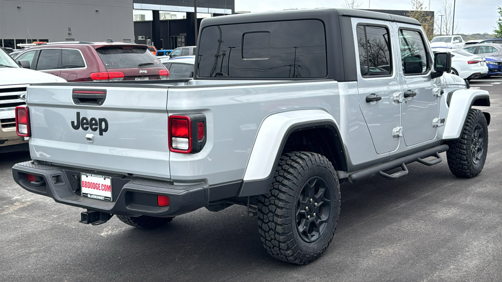 Used 2023 Jeep Gladiator Willys image 5