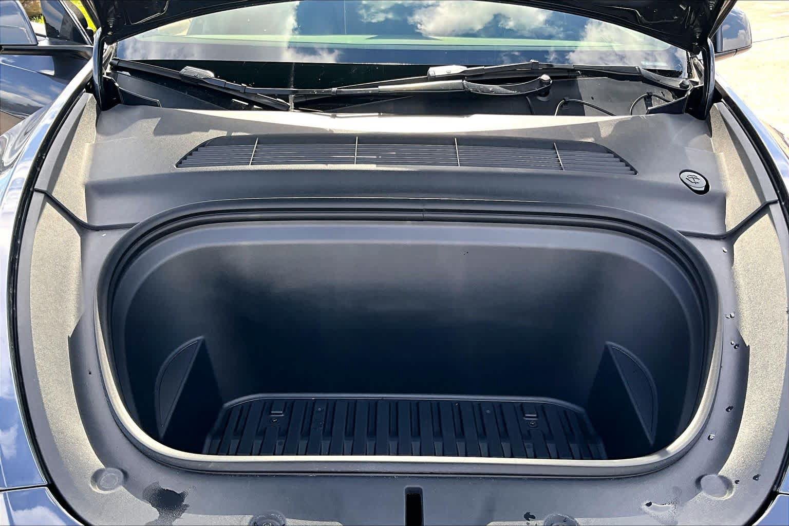 Used 2023 Tesla Model Y Long Range AWD/4WD image 29