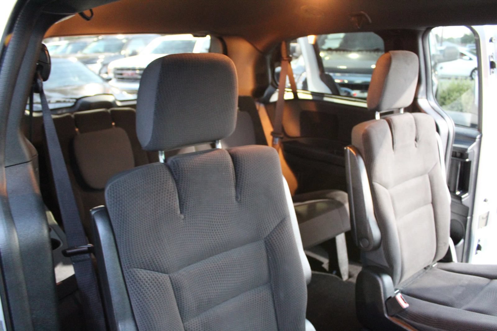 Used 2019 Dodge Grand Caravan SE FWD image 29