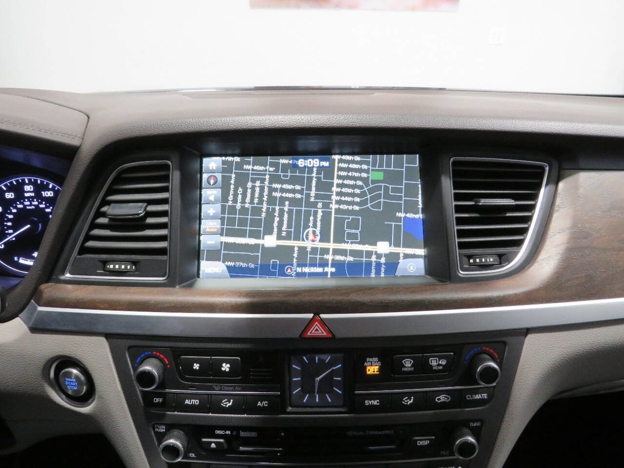 Used 2015 Hyundai Genesis 3.8 w/ Option Group 04 image 21