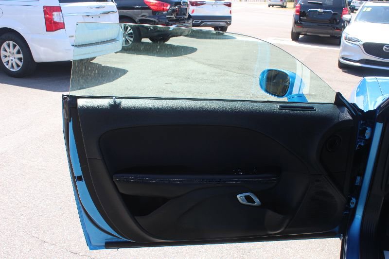 Used 2019 Dodge Challenger SXT image 8