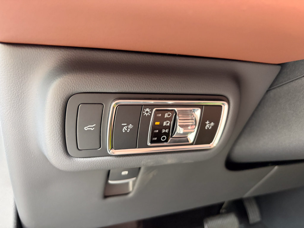 New 2026 Lincoln Nautilus Reserve w/ Jet Appearance Package AWD/4WD image 13