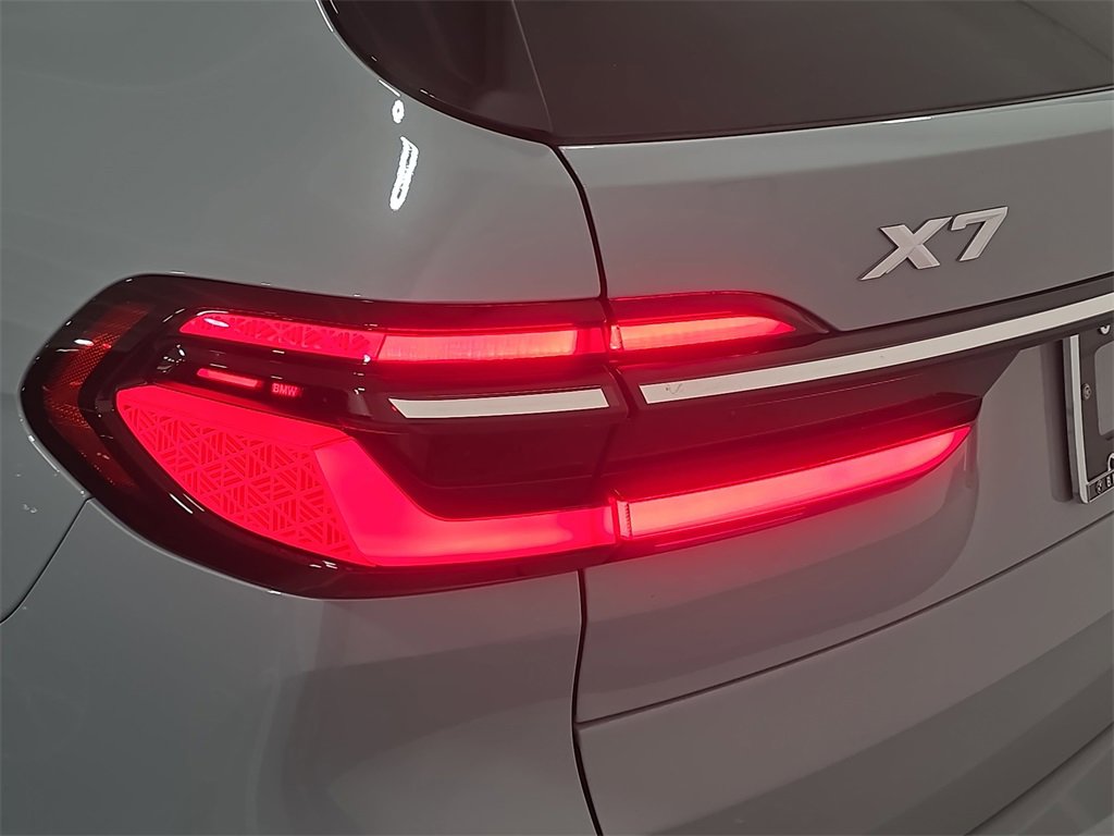 Used 2026 BMW X7 xDrive40i w/ M Sport Package image 32