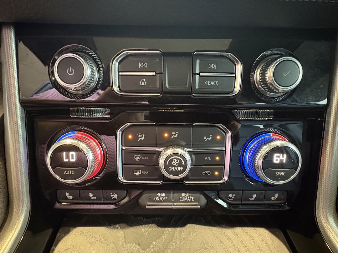 Used 2021 GMC Yukon Denali w/ Denali Premium Package RWD image 19