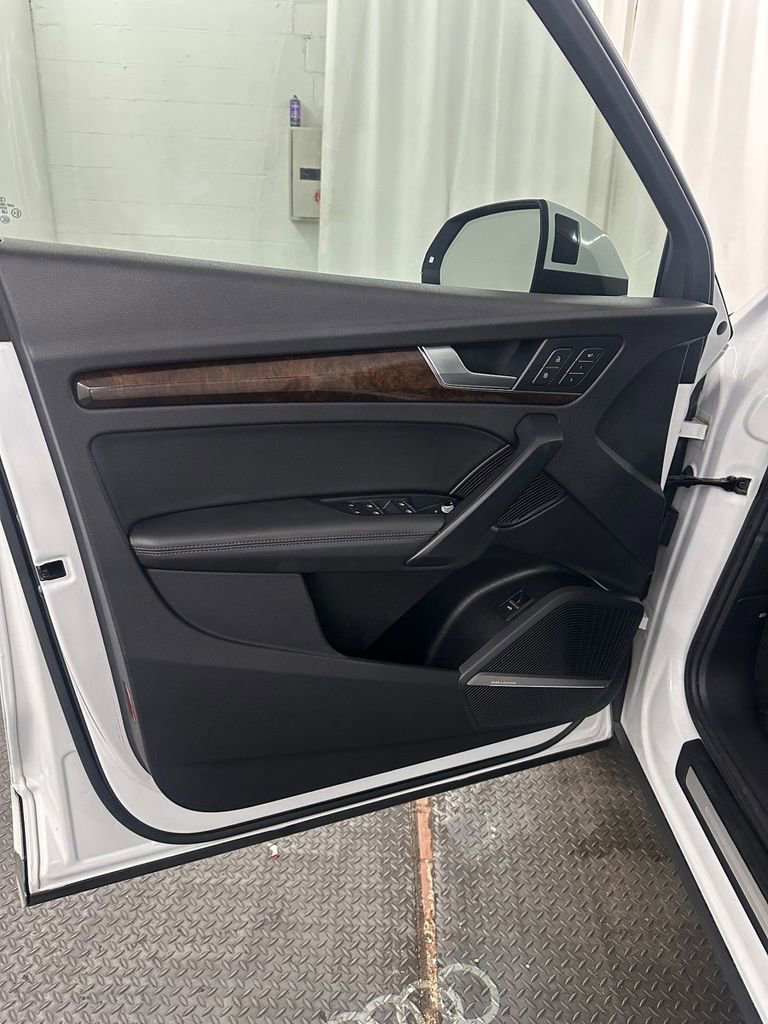 Used 2019 Audi Q5 2.0T Premium Plus w/ Premium Plus Package AWD/4WD image 8