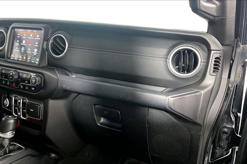 Used 2018 Jeep Wrangler Unlimited Sahara AWD/4WD image 16