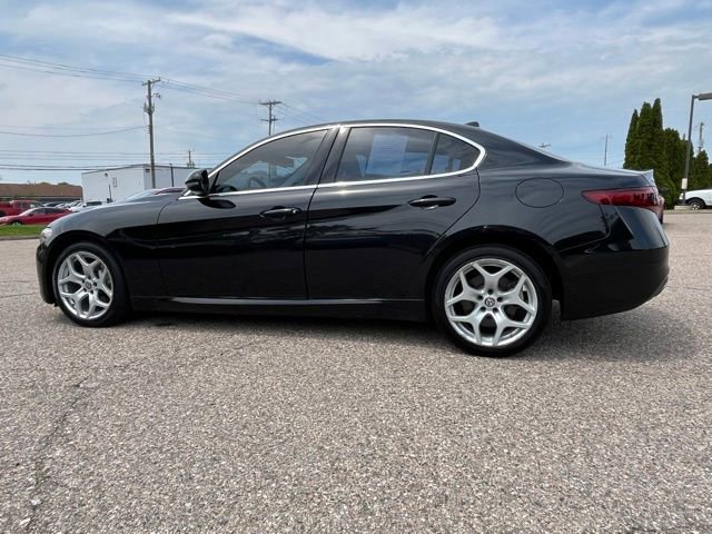 Used 2020 Alfa Romeo Giulia Ti w/ Active Blind Spot Package AWD/4WD image 2
