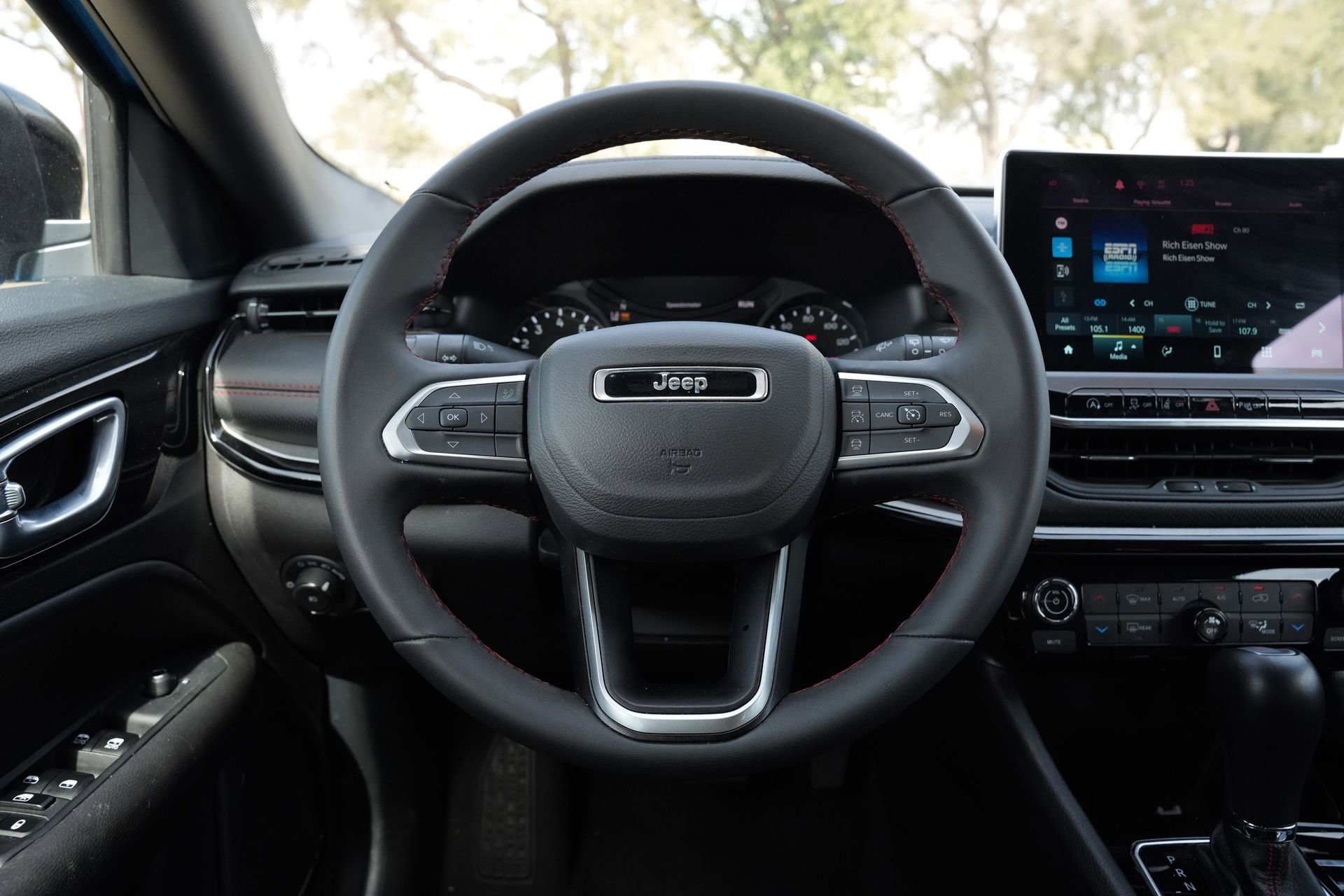 Used 2025 Jeep Compass Trailhawk image 10