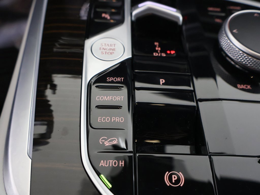 Used 2026 BMW X7 xDrive40i w/ M Sport Package image 3